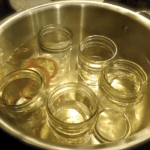 Sterilizace zavařovacích sklenic a víček