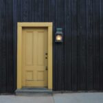 Jak vybrat vstupní dveře do bytu: Klíčové tipy a rady
